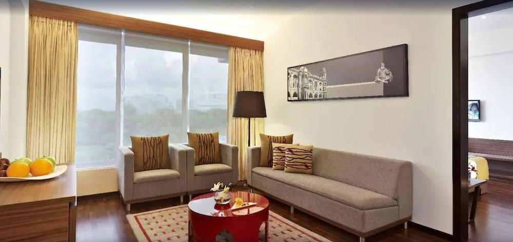Vivanta Kolkata Em Bypass Exteriör bild A living room