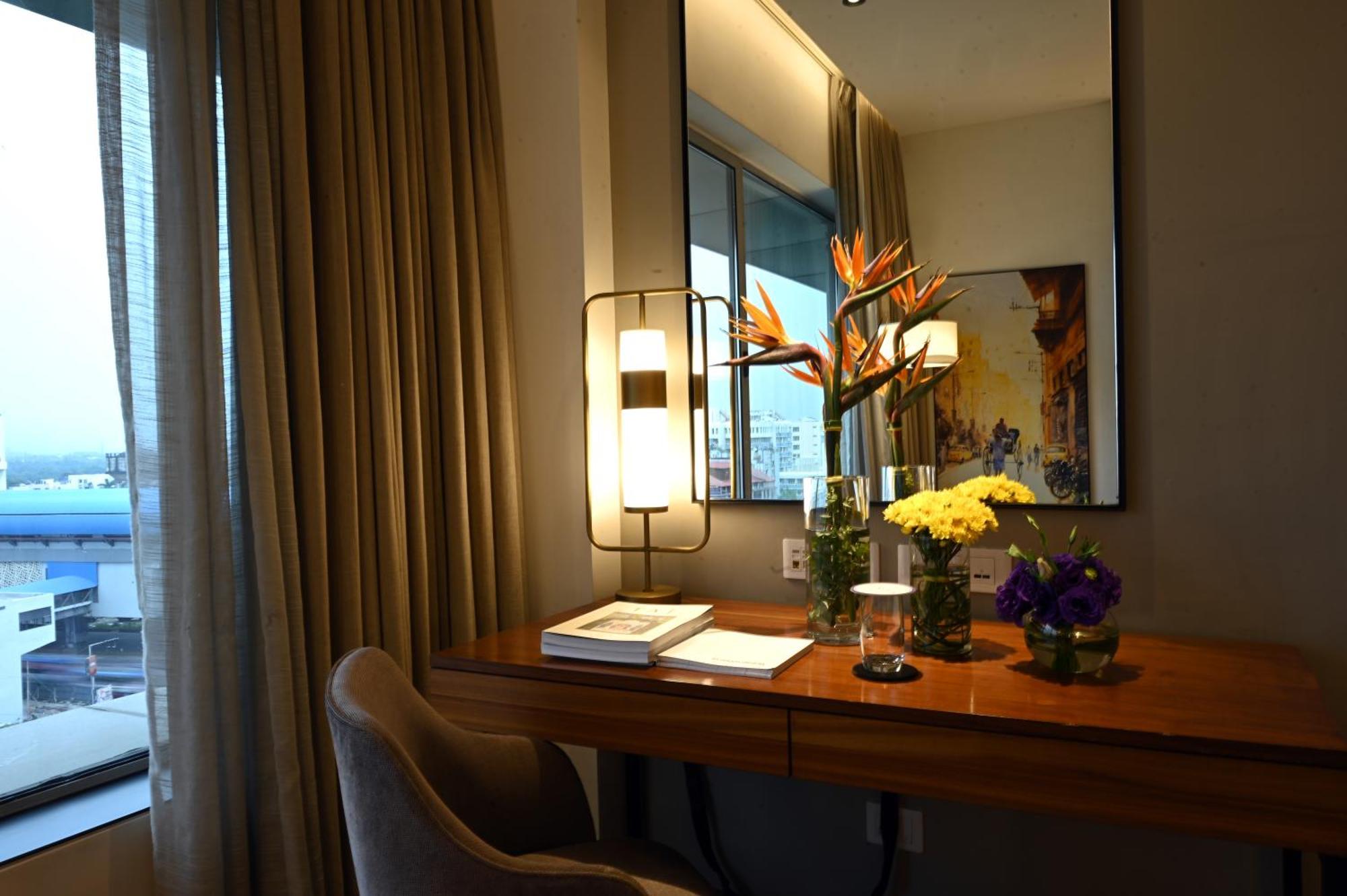 Vivanta Kolkata Em Bypass Exteriör bild A room at the hotel