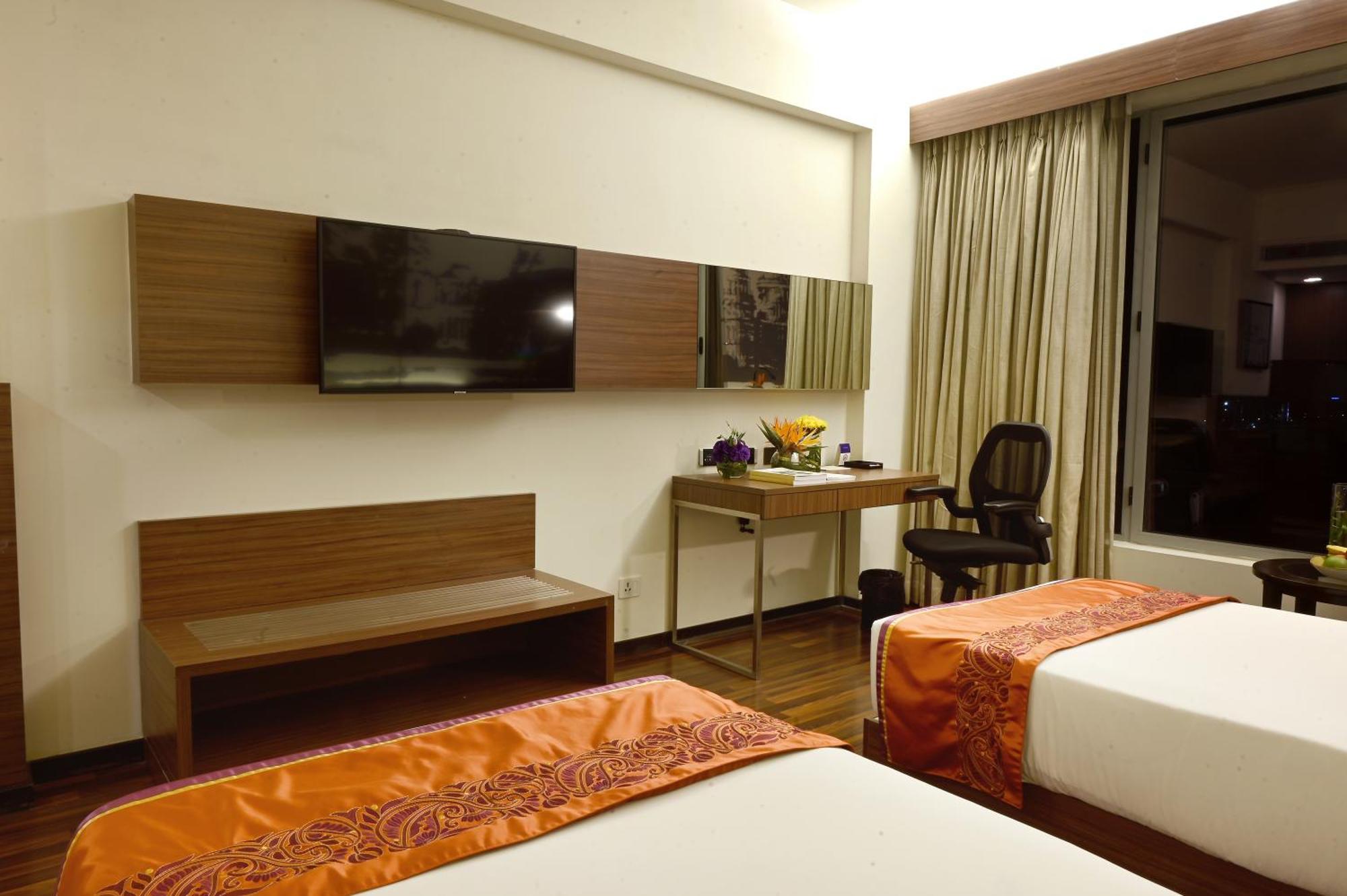 Vivanta Kolkata Em Bypass Exteriör bild A room at the hotel