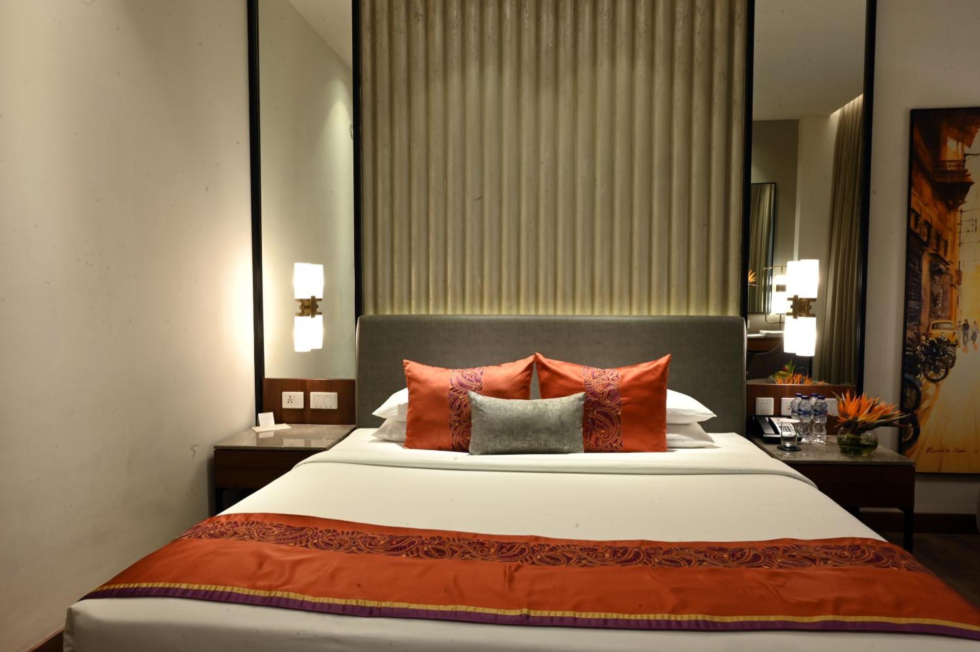 Vivanta Kolkata Em Bypass Exteriör bild A room at the Taj Bengal