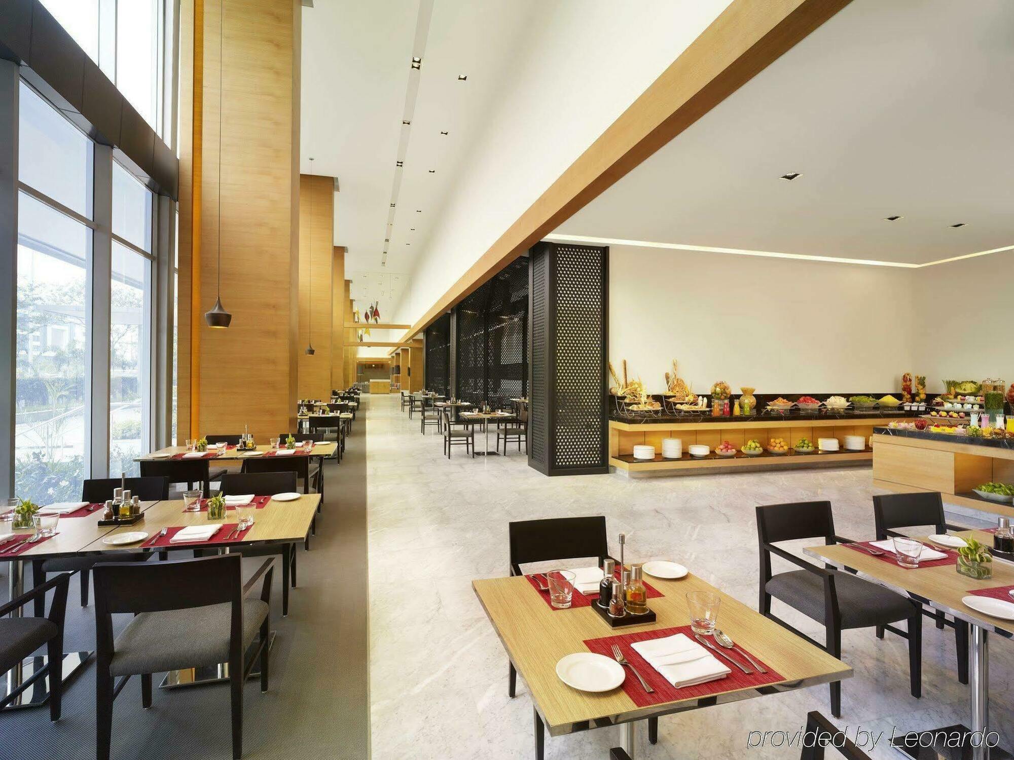 Vivanta Kolkata Em Bypass Exteriör bild The restaurant